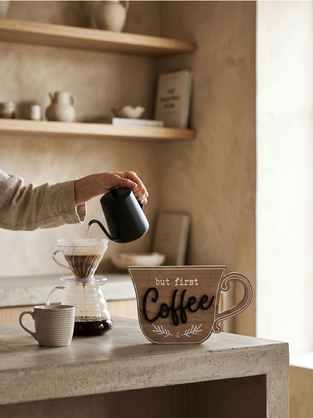 Dekoracja stojąca w kształcie filiżanki z napisem Coffee